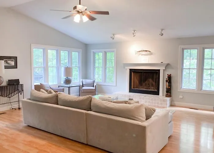 Ravenswood Pool House