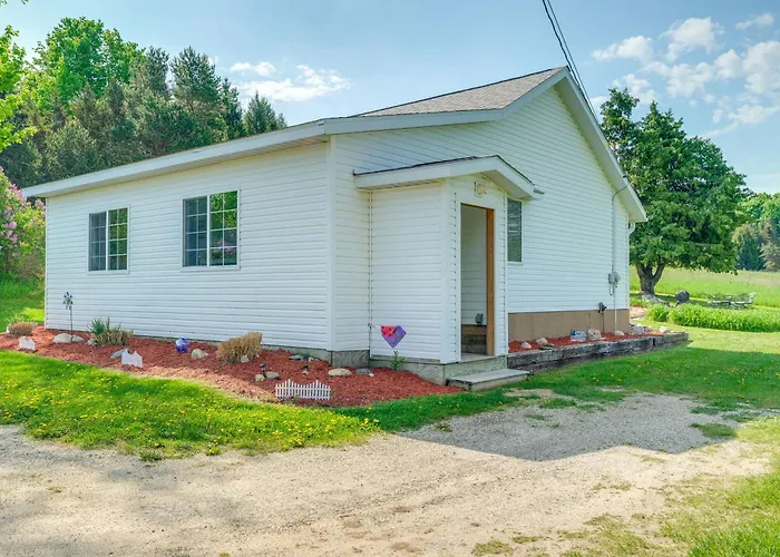 3 Mi To Lake Michigan: 'The Country Cottage'