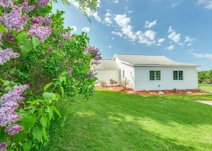 3 Mi To Lake Michigan: 'The Country Cottage'