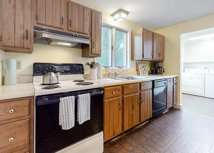 Wellfleet Harbor Hideaway