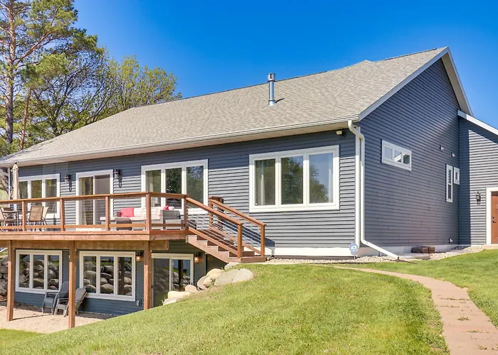 Spacious 6Br Lake Victoria Retreat W/ Private Dock