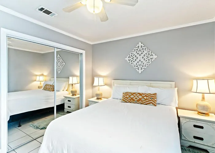 2-Bedroom Condo On Gulf Shores Beach W/Pool