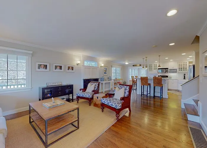 Cotuit Mannor