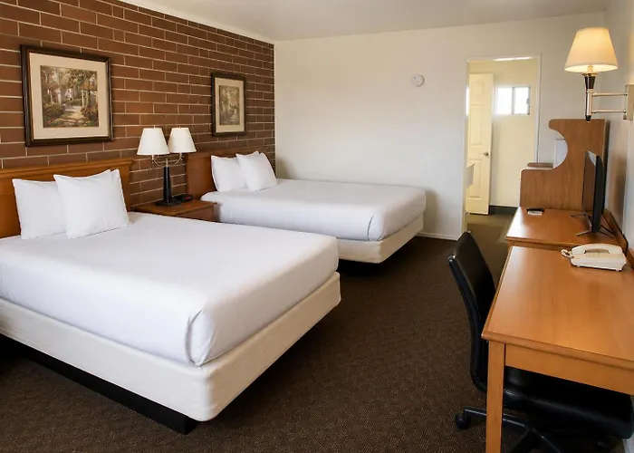 Days Inn By Wyndham Lake Point