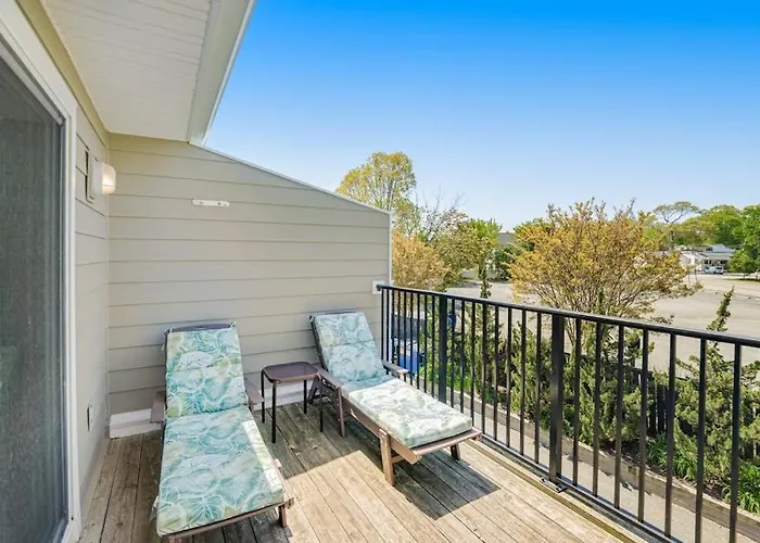 Scarborough Village - 245 Country Club Dr, Unit #608