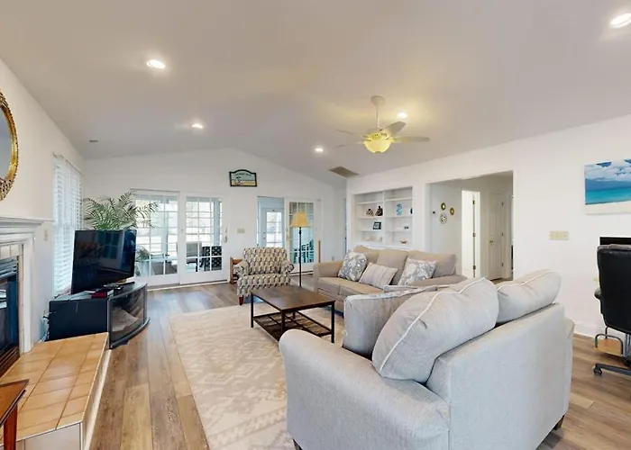 Salt Pond - 1 Heron Ct