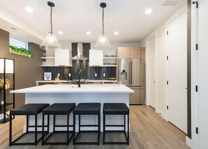 Stunning 3Bd 3.5 Ba - 10 Min To Downtown! Garage!