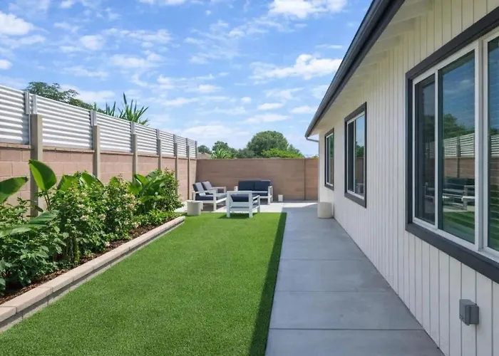 Spacious Disneyland 5 Bedroom 4 Bath House With Game Room