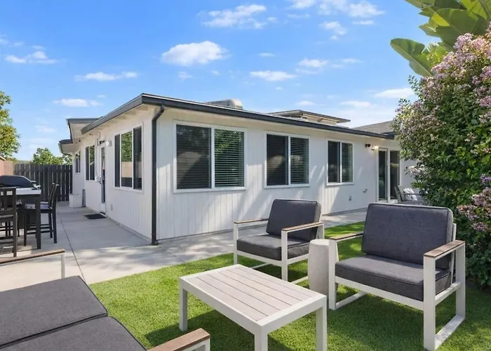 Spacious Disneyland 5 Bedroom 4 Bath House With Game Room