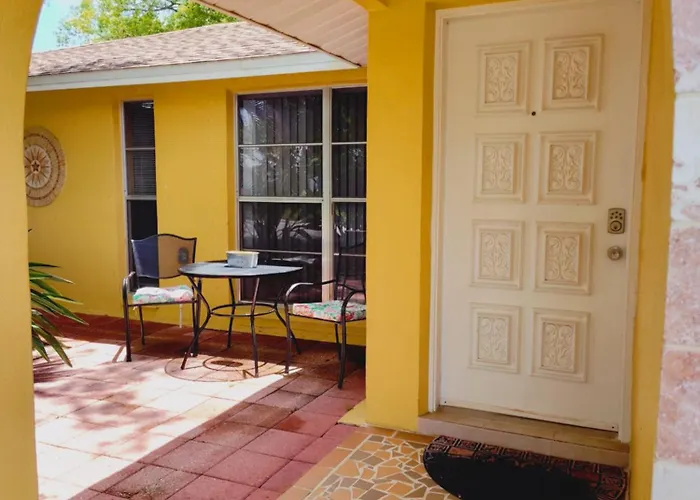 Comfortable Stay- Fully Stocked Home & Coffee Bar- All Essentials Provided