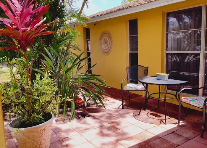 Comfortable Stay- Fully Stocked Home & Coffee Bar- All Essentials Provided