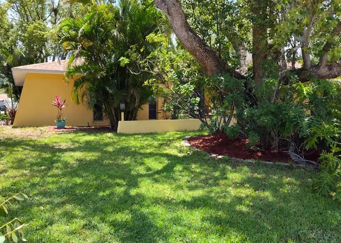 Comfortable Stay- Fully Stocked Home & Coffee Bar- All Essentials Provided