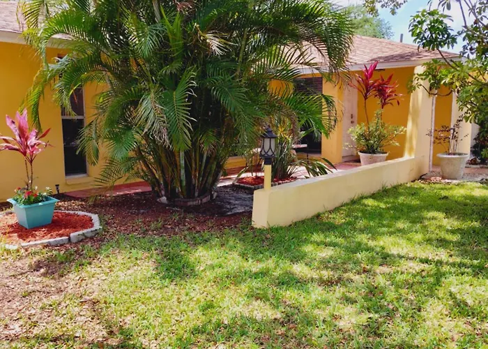 Comfortable Stay- Fully Stocked Home & Coffee Bar- All Essentials Provided