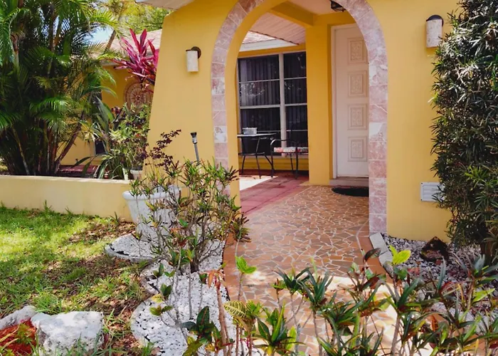 Comfortable Stay- Fully Stocked Home & Coffee Bar- All Essentials Provided