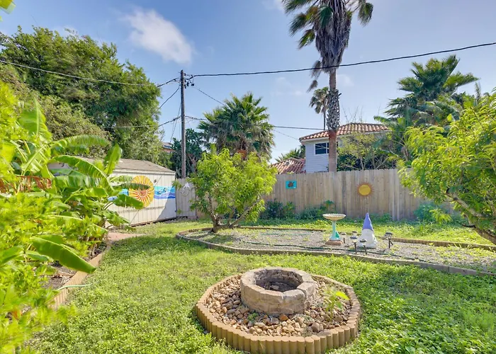 Deck, Fire Pit & Grill: Port Isabel Home!