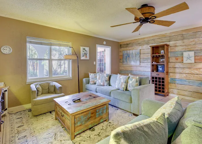 Deck, Fire Pit & Grill: Port Isabel Home!
