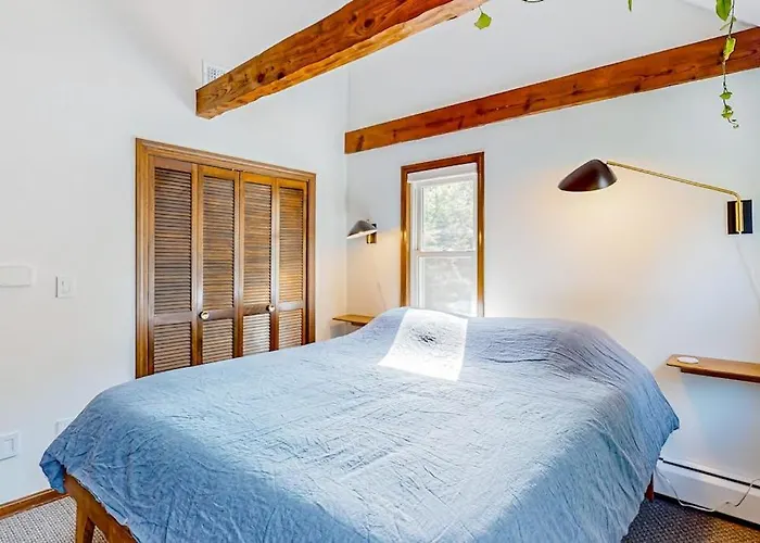 Private Pocasset Getaway