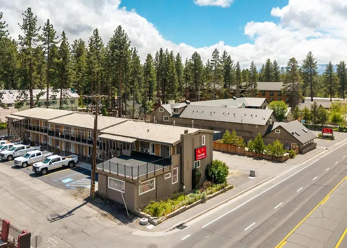 Econo Lodge Inn & Suites Heavenly Village Area