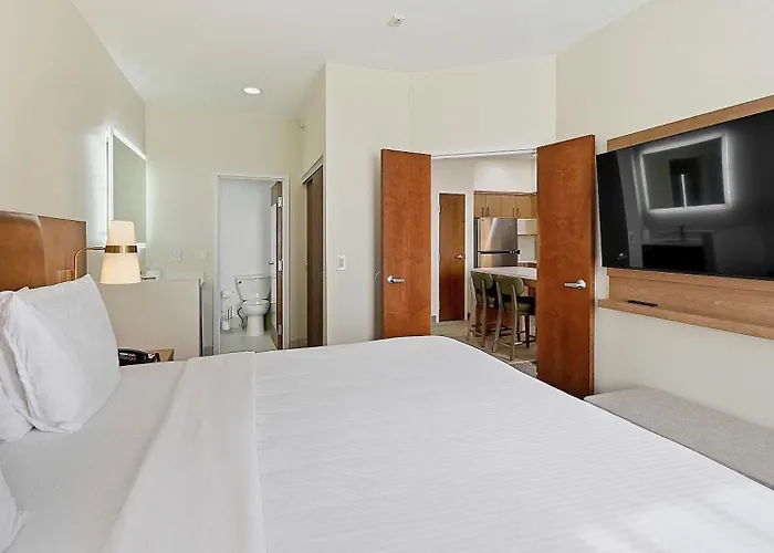 Best Western Plus Hannaford Inn & Suites