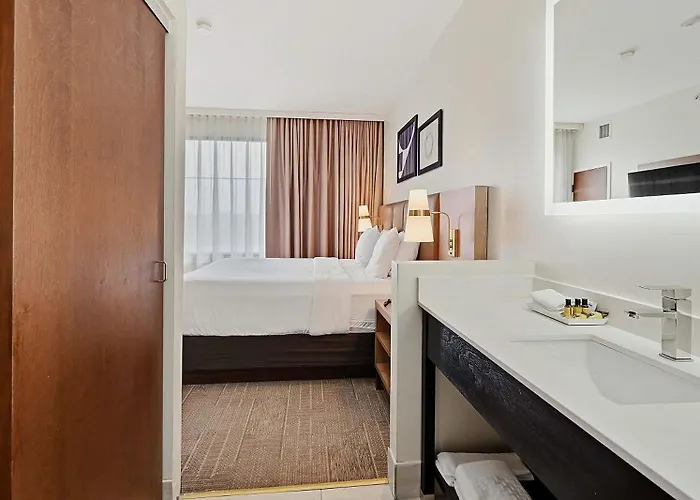 Best Western Plus Hannaford Inn & Suites
