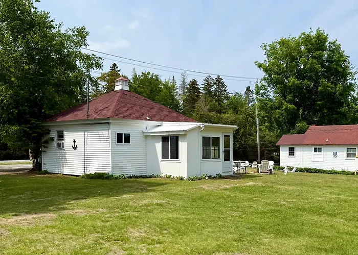 Eden Village Motel And Cottages