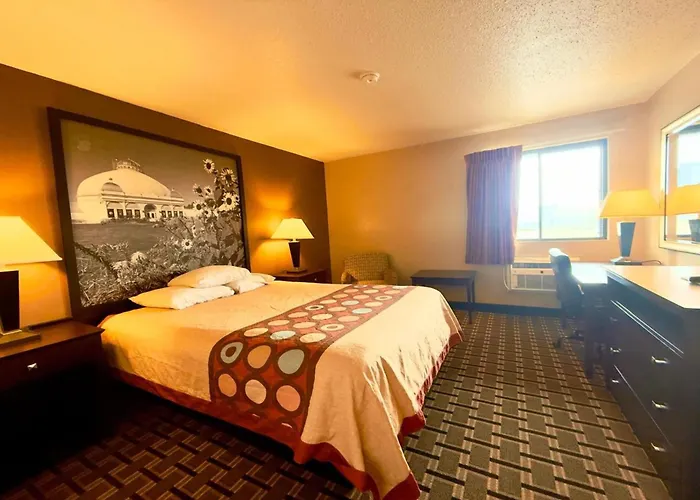 Super 8 By Wyndham Melrose