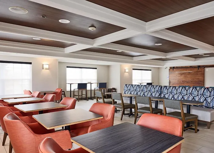 Holiday Inn Express Hotel & Suites Milwaukee Airport By Ihg
