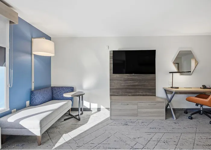 Holiday Inn Express & Suites Raleigh West - Lenovo Center By Ihg