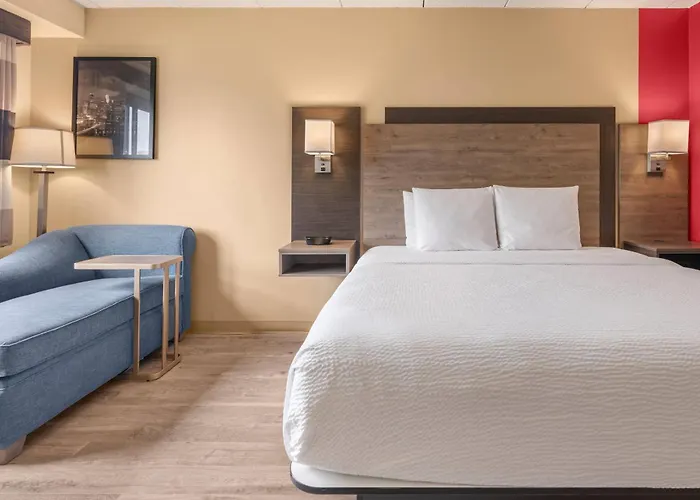 Ramada By Wyndham Minneapolis Golden Valley