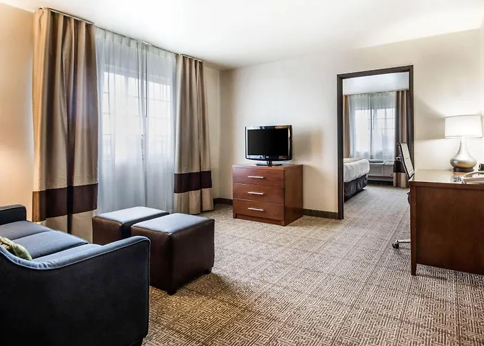 Comfort Suites At Par 4 Resort