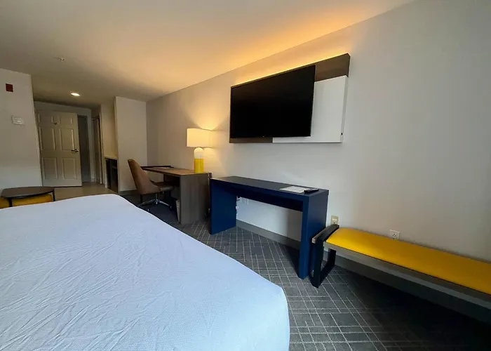 Comfort Inn & Suites Sturbridge-Brimfield
