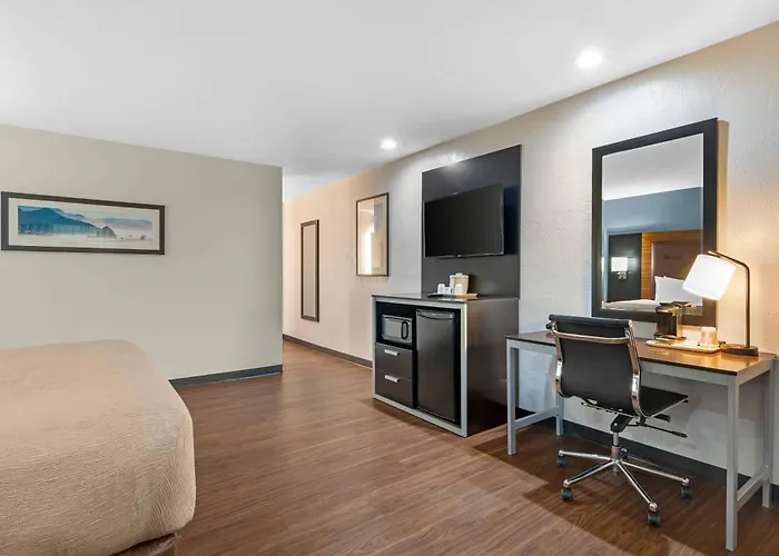 Quality Inn & Suites At Coos Bay