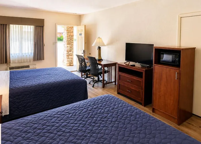 Segovia Lodge Junction Tx I -10