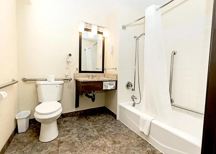 Quality Inn & Suites Marinette