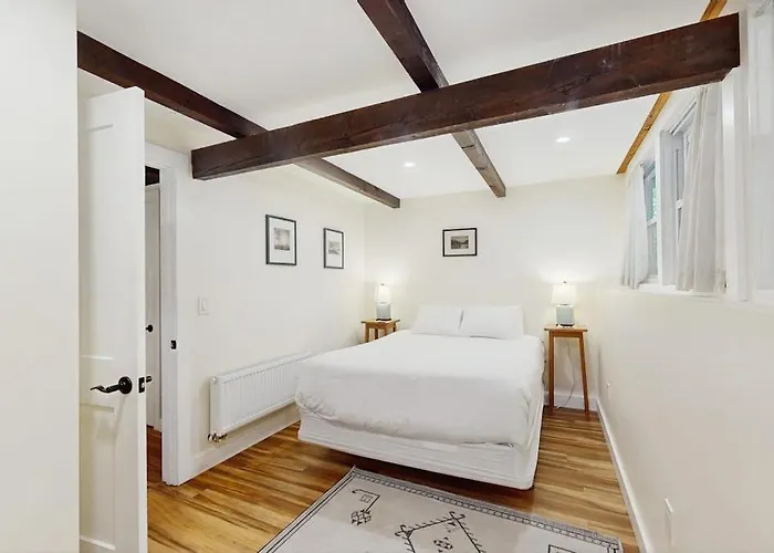 7 Merrimeeting Chalet