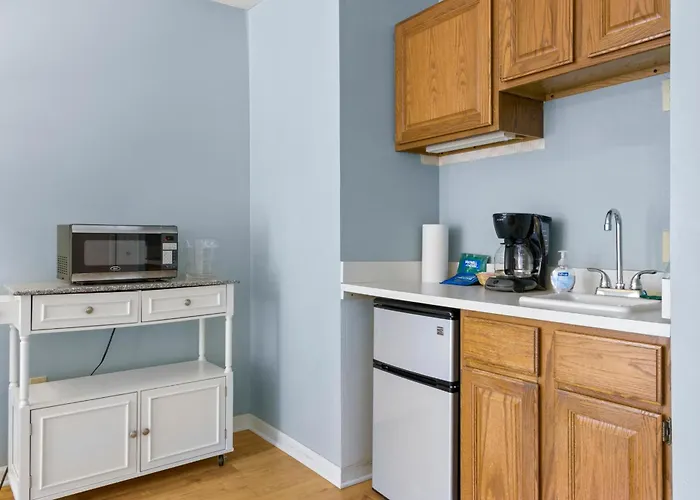 110 Pointes North Inn