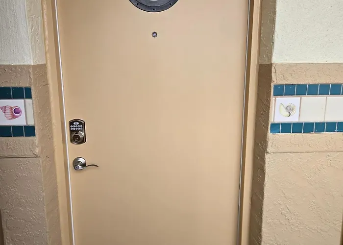 Daytona Studio Heated Pool & Ocean Views