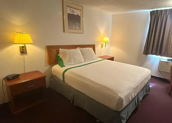 Tacoma Port Inn Fife I-5