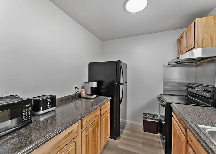 Econo Lodge Inn & Suites Heavenly Village Area
