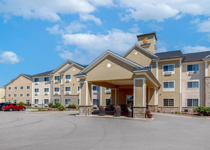 Comfort Suites Johnson Creek Conference Center