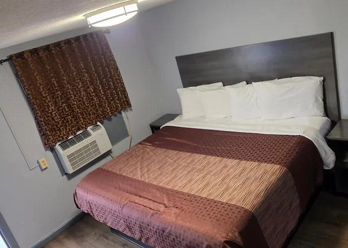 Plaza Motel