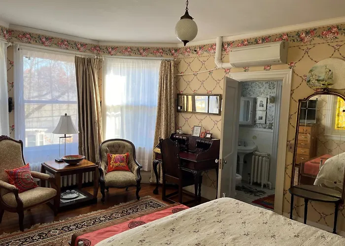 Munroe Inn Boutique Hotel