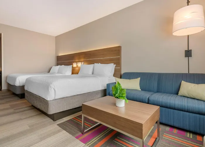 Holiday Inn Express & Suites - St. Petersburg - Madeira Beach By Ihg
