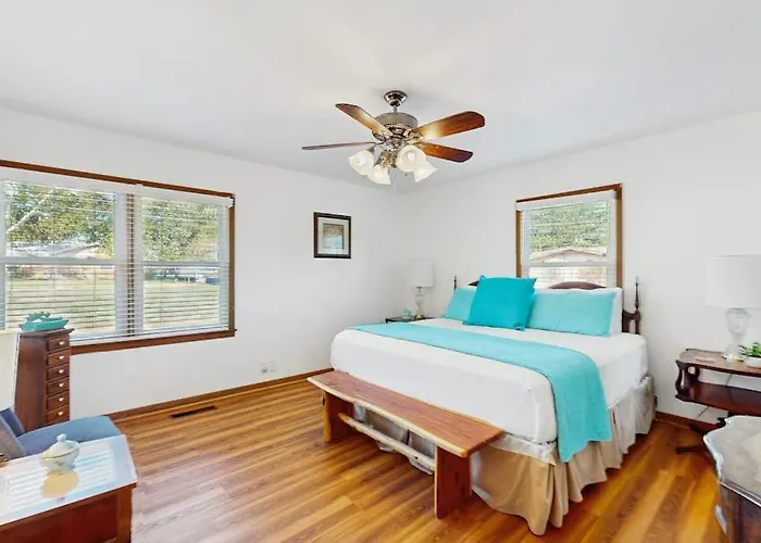 Charming, Dog-Friendly Home With Patio, Grill, & Parking - Close To Town