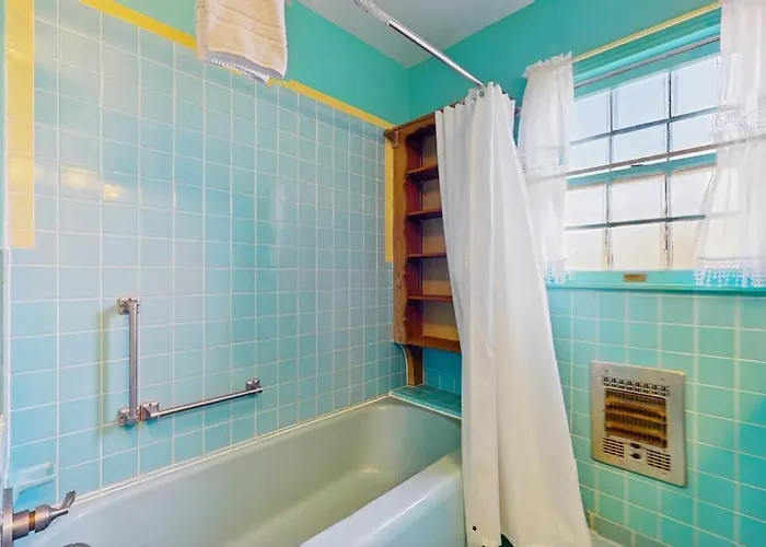 Charming, Dog-Friendly Home With Patio, Grill, & Parking - Close To Town