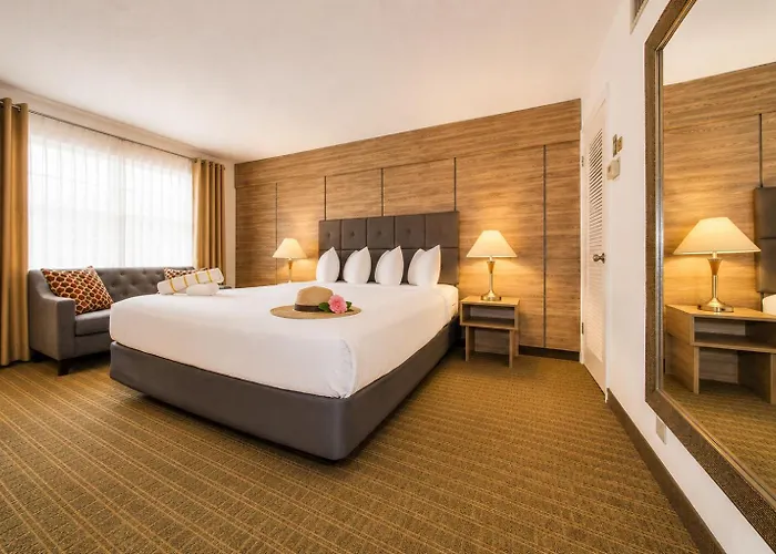 Club Lux Resort By The Beach