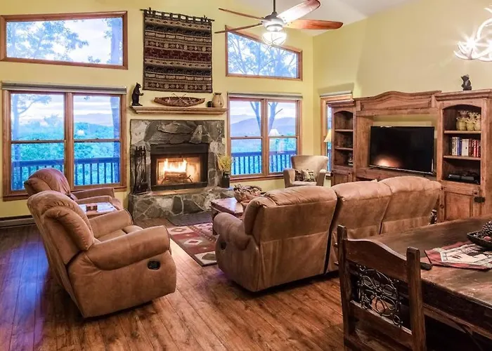 3 Bed 3 Bath Vacation Home In Sylva