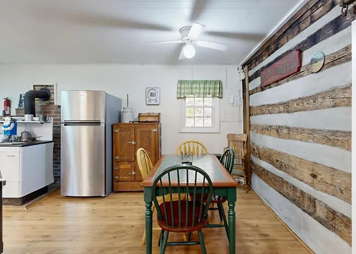 1 Bed 1 Bath Vacation Home In Sylva