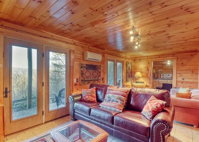 3 Bed 3 Bath Vacation Home In Whittier