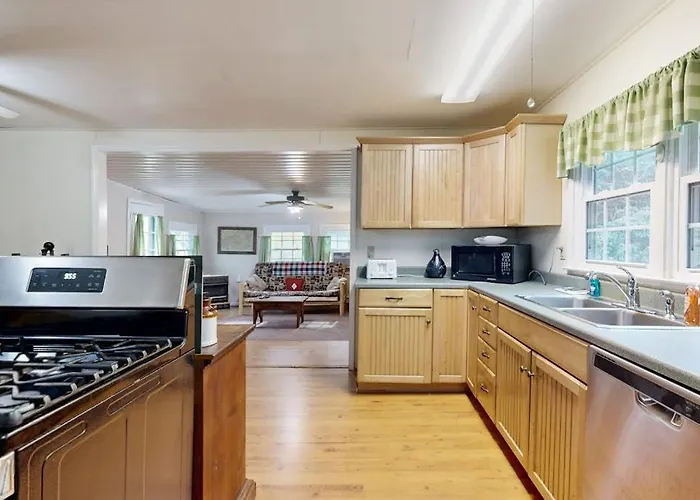 1 Bed 1 Bath Vacation Home In Sylva